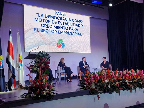 Presidenta del TSE participó en panel de la UCCAEP 