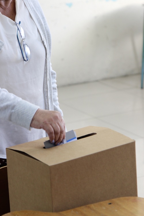 TSE subraya que está prohibido que fiscales de partidos políticos intervengan en el voto asistido, acompañando
a la persona electora